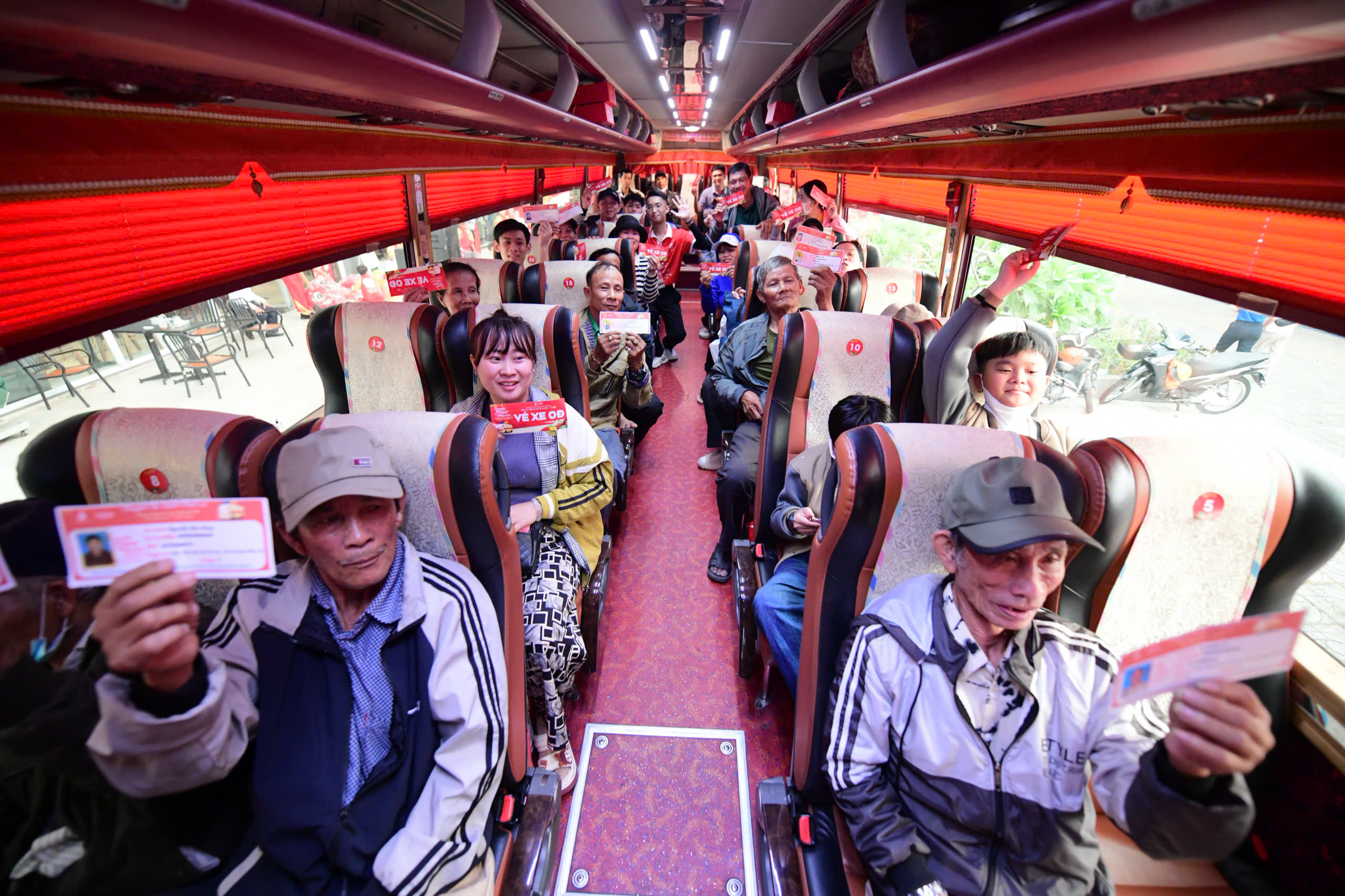 Saigon Co.op khởi động 'Chuyến xe hạnh phúc' 2026, đưa 900 người lao động về quê miễn phí    - Ảnh 1.