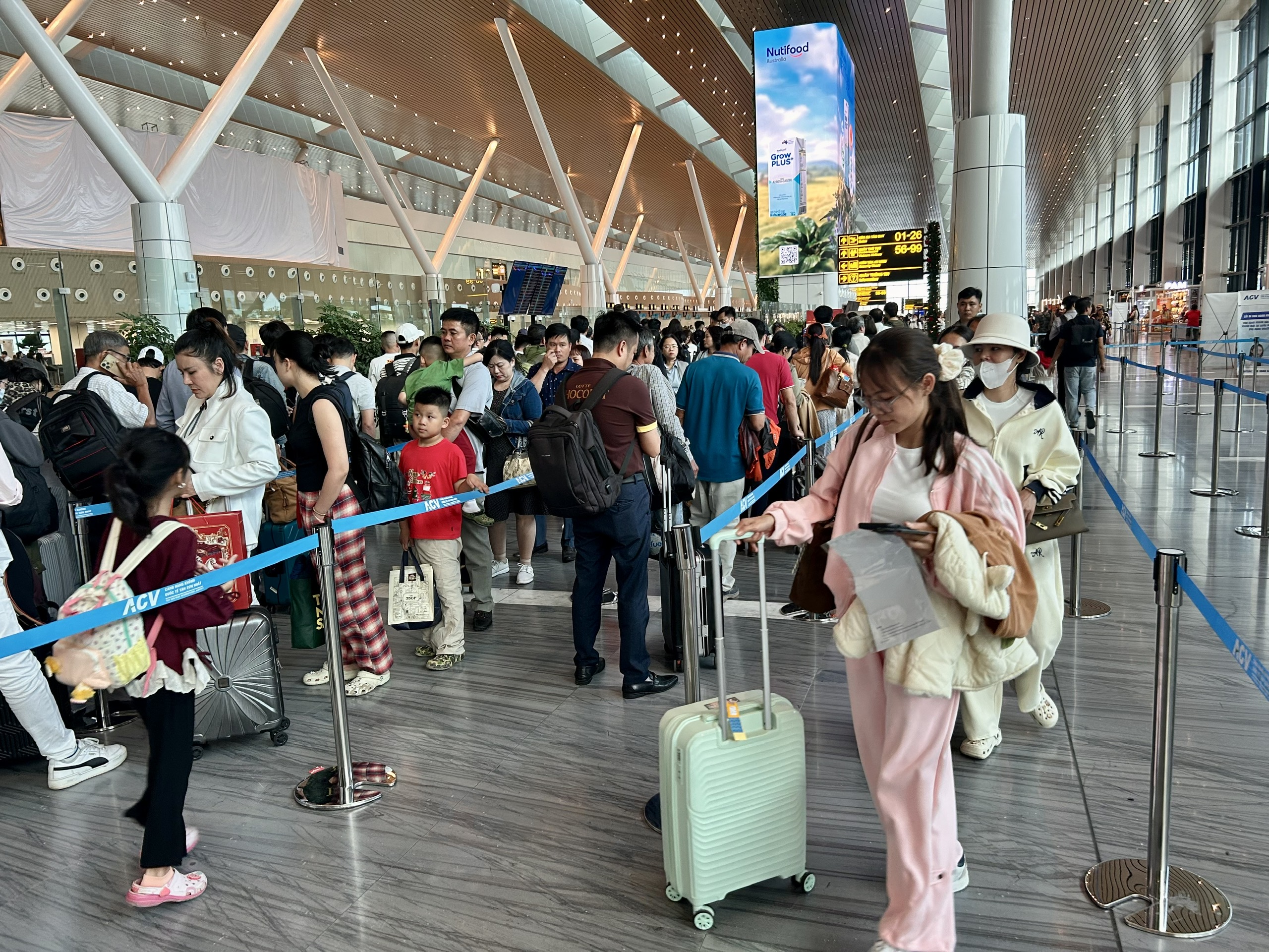 tân sơn nhất - Ảnh 1.