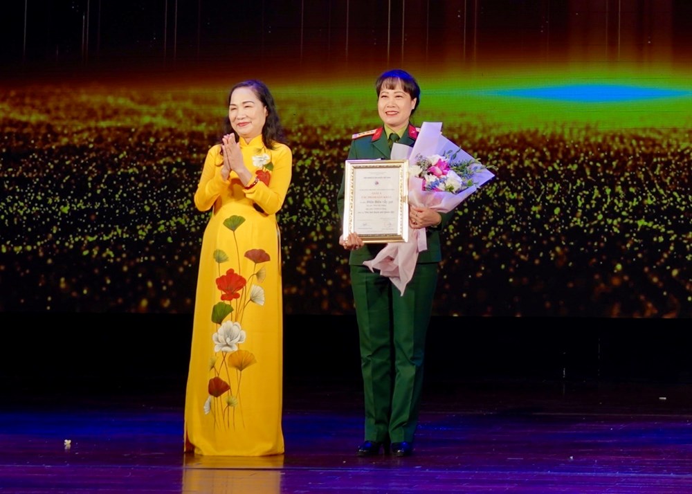 NSND Thúy Mùi: Sân khấu Việt không cần ồn ào, cần những người đủ tin- Ảnh 2.