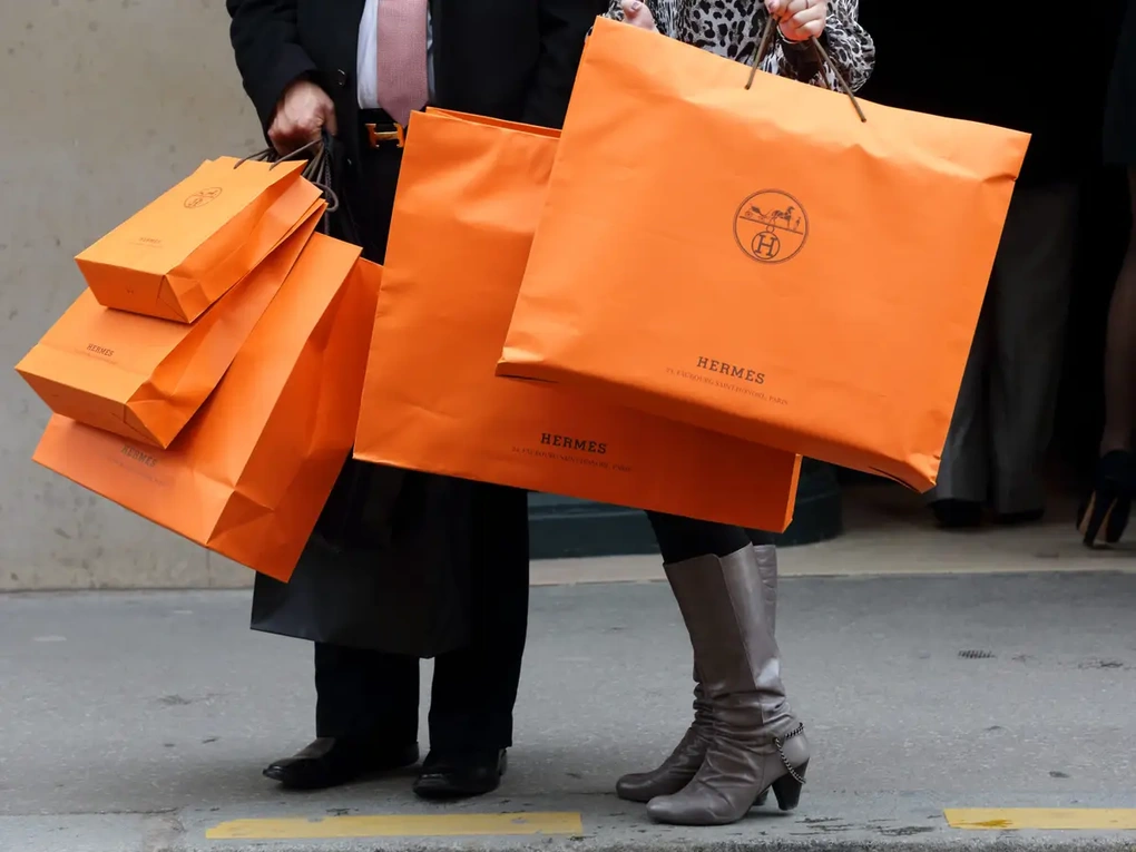 Săn lùng vàng biết đi: Túi xách xa xỉ sinh lời đánh bại chứng khoán Mỹ - 1