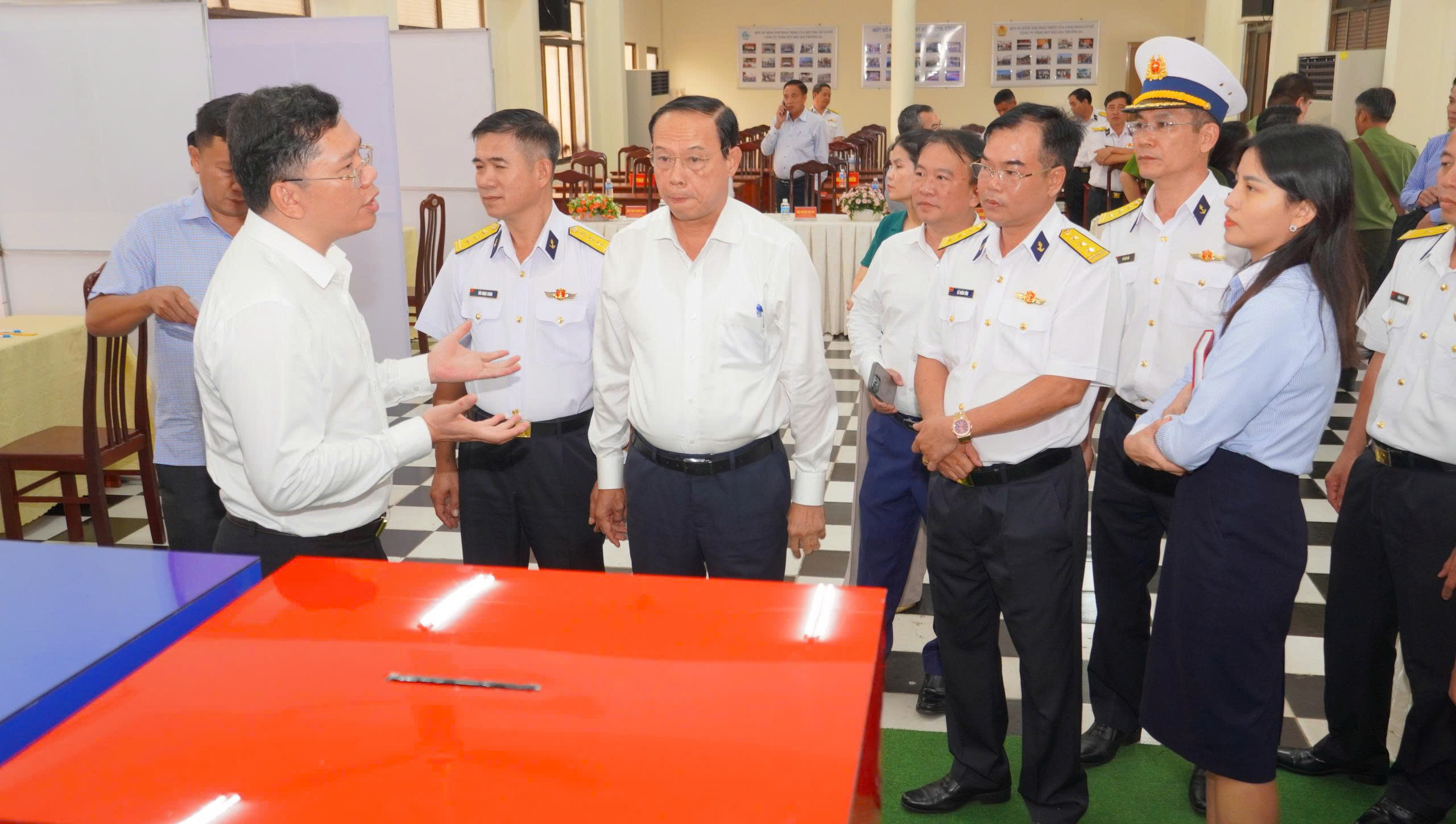 BẦU CỬ ĐẠI BIỂU QUỐC HỘI VÀ HĐND CÁC CẤP: Sẵn sàng trước thời điểm quan trọng - Ảnh 1.