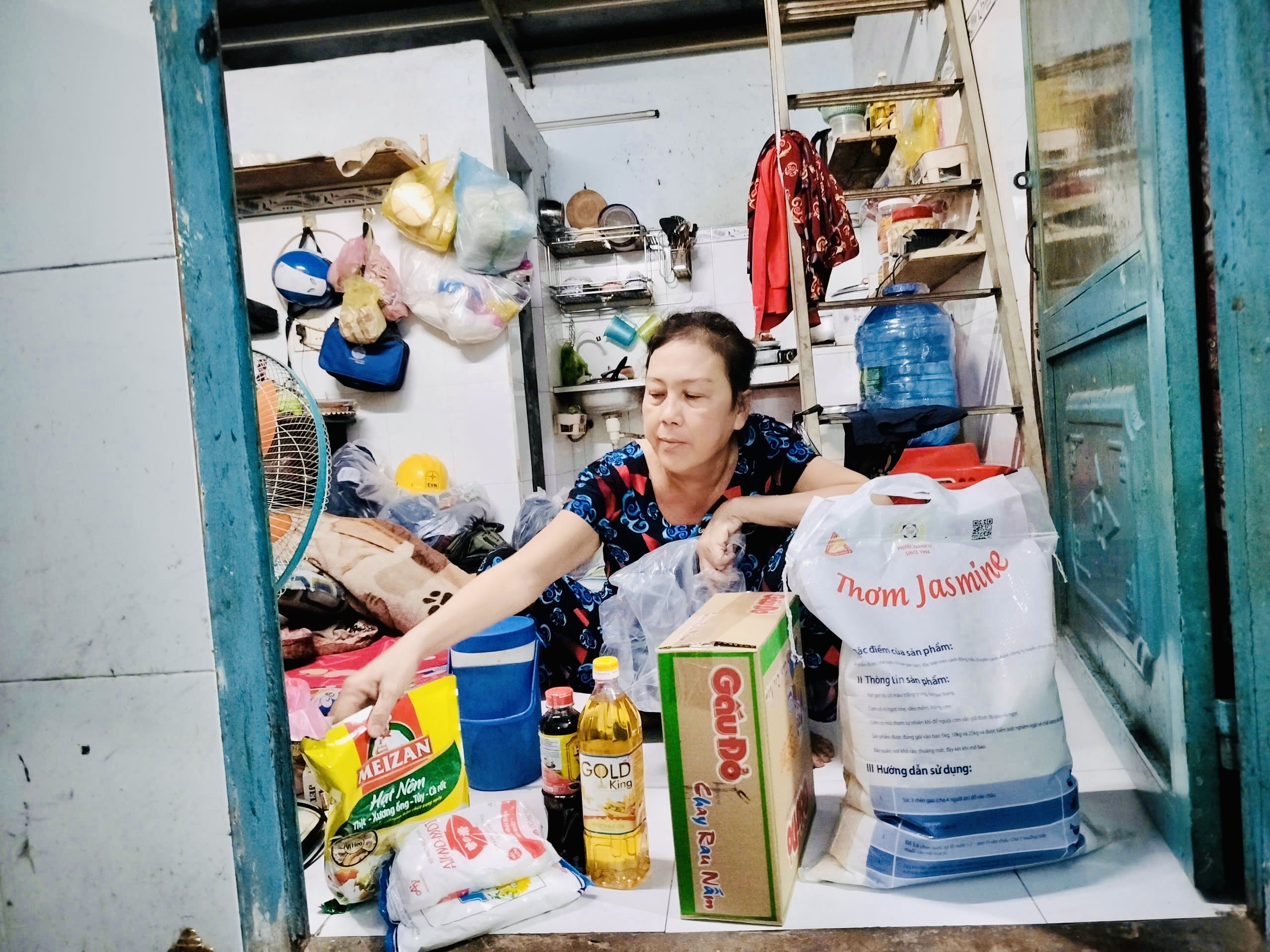 San sẻ gánh lo với công nhân khó khăn - Ảnh 1.