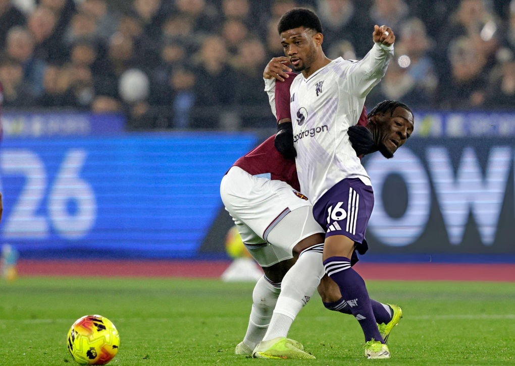 Sesko tỏa sáng phút bù giờ giúp Man Utd thoát thua West Ham - 1