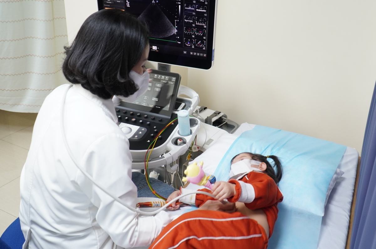 Sieu am tim cho tre so sinh co anh huong