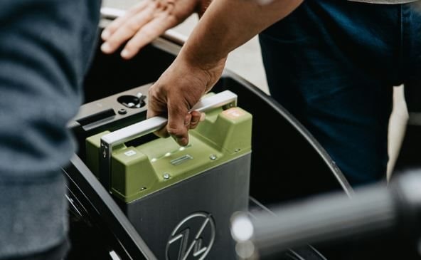 Chuyên gia: Siêu pin thể rắn chỉ là 'cú lừa' của xe điện, không có chuyện sạc đầy chỉ trong 5 phút- Ảnh 1.