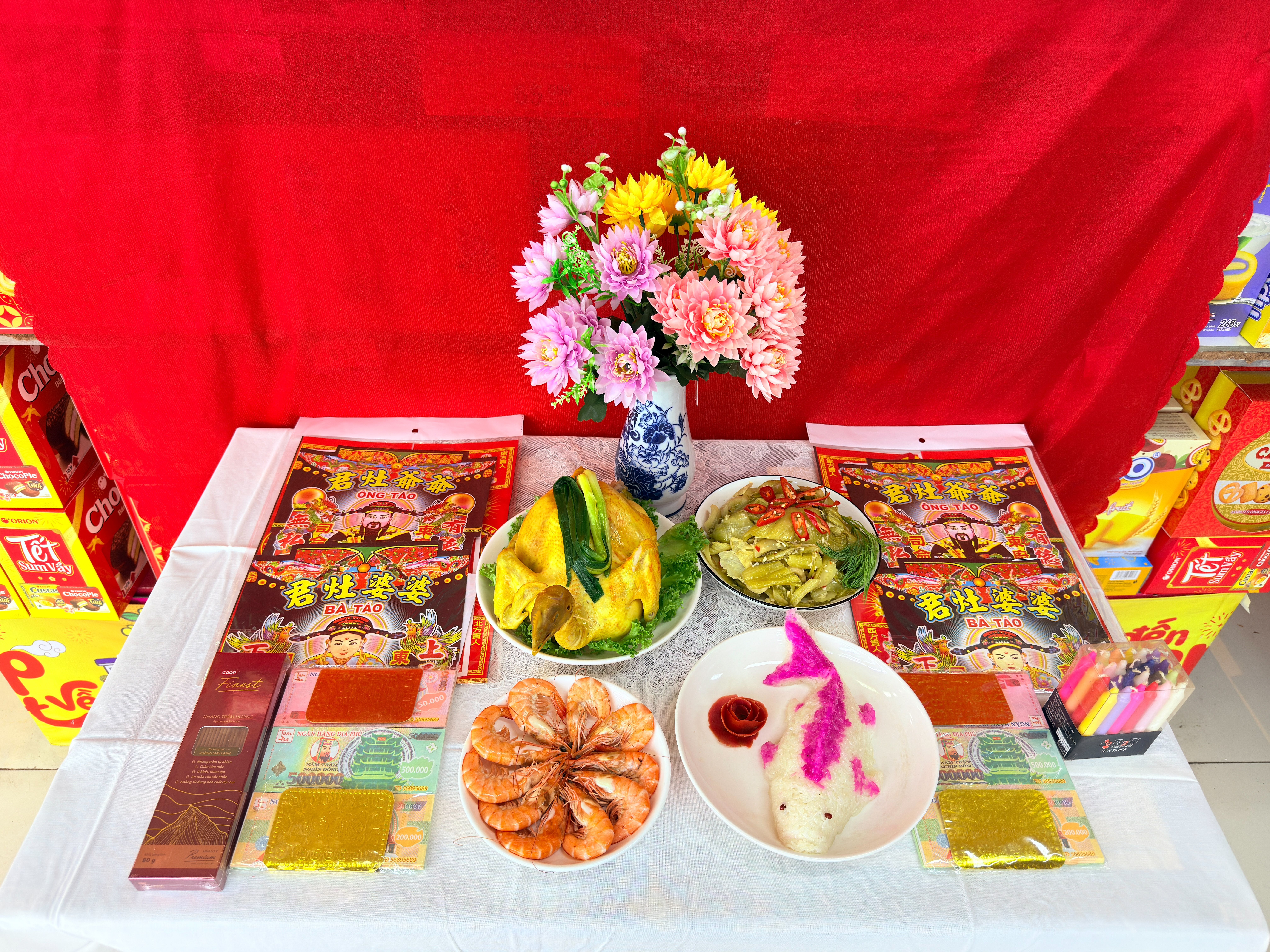 Siêu thị tham gia cuộc đua mâm cúng ông Táo năm 2026 với giá hấp dẫn - Ảnh 2.