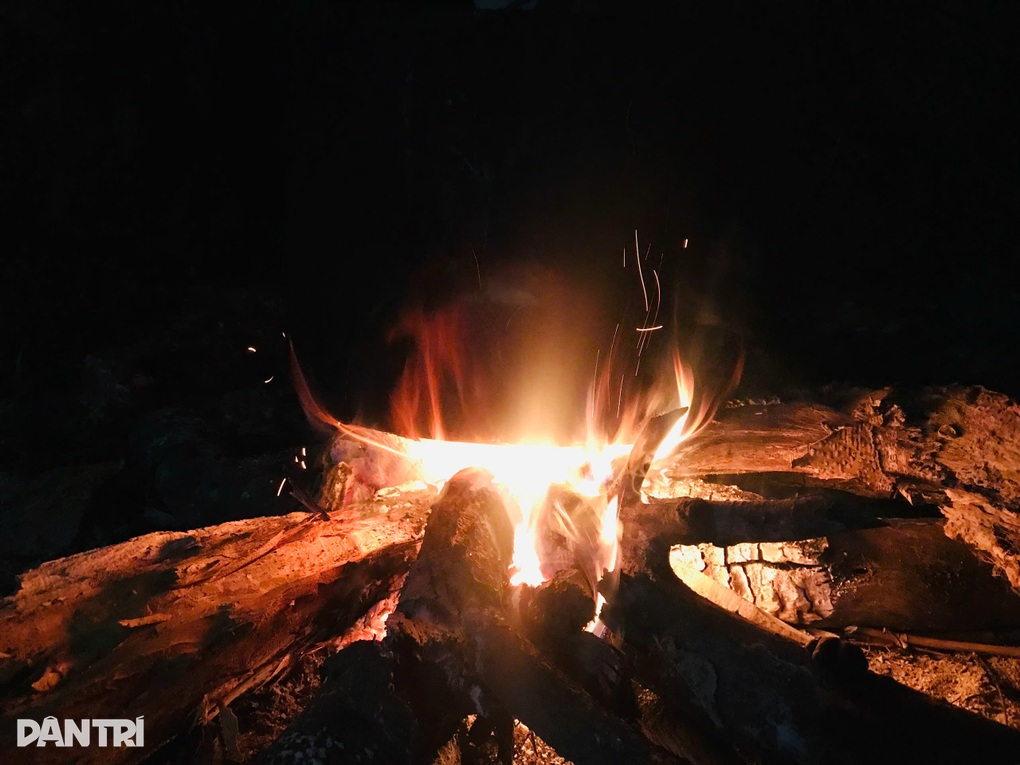 Sinh viên “Tây” kể chuyện lần đầu đun bếp củi, nấu bánh chưng ăn Tết Việt - 1