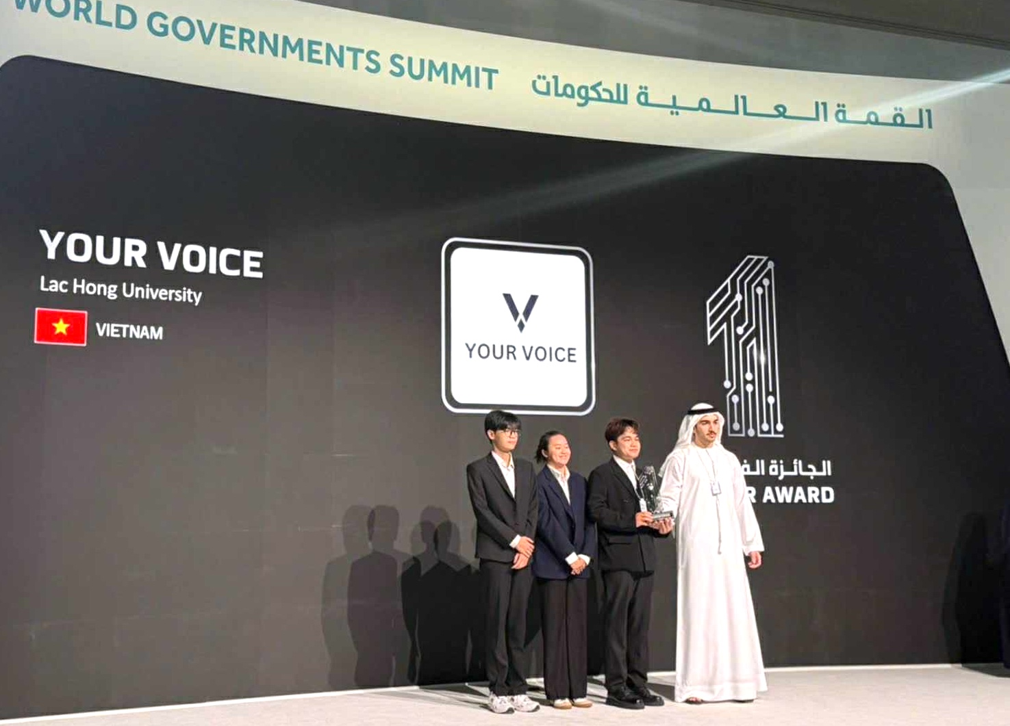 Sinh viên Trường đại học Lạc Hồng vượt 5.000 dự án, giành giải bạc GovTech toàn cầu tại Dubai - Ảnh 1.
