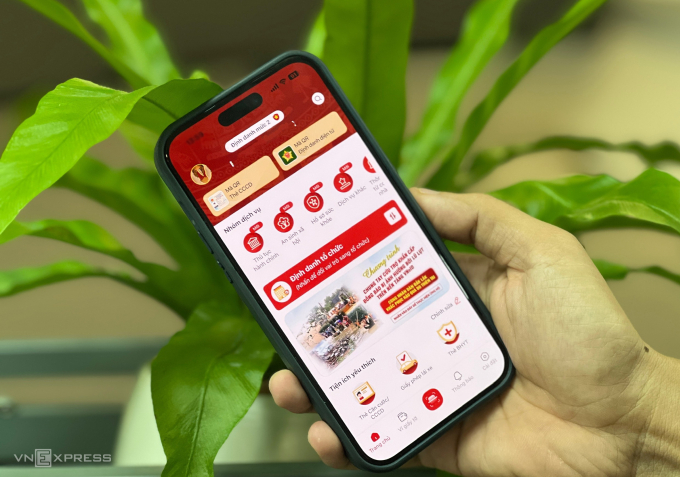 Thông tin về BHXH, BHYT của người tham gia đang được hiển thị trên VNeID định danh mức 2. Ảnh: Hồng Chiêu