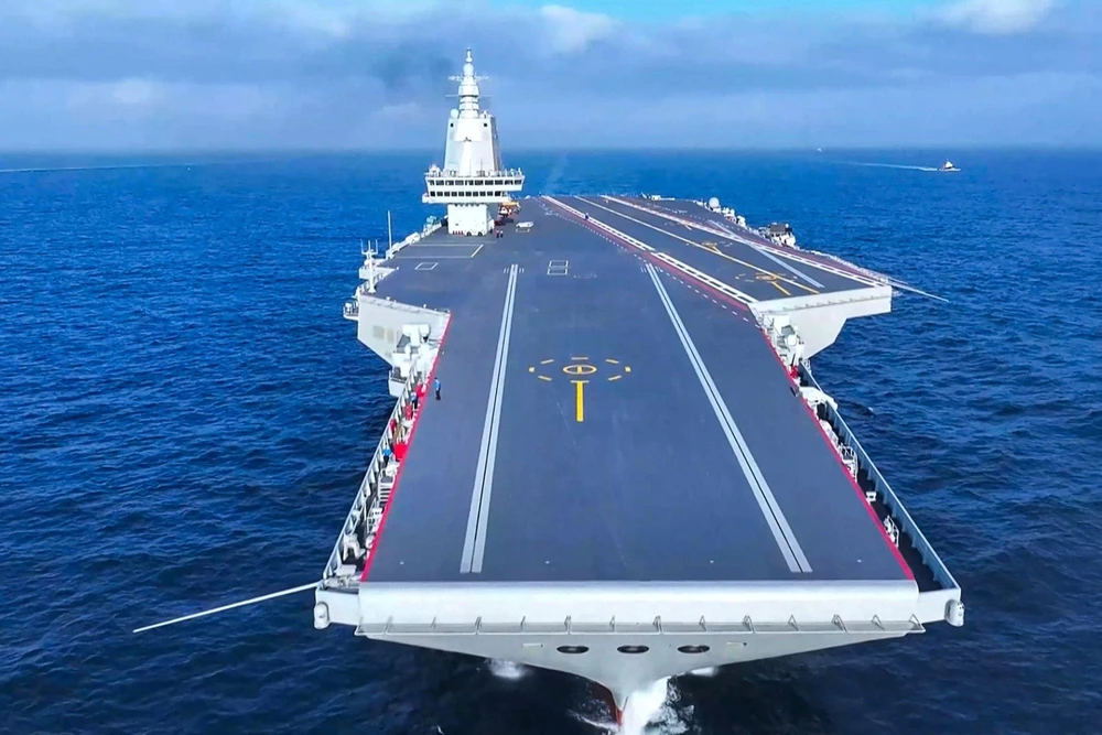 tàu sân bay .jpg