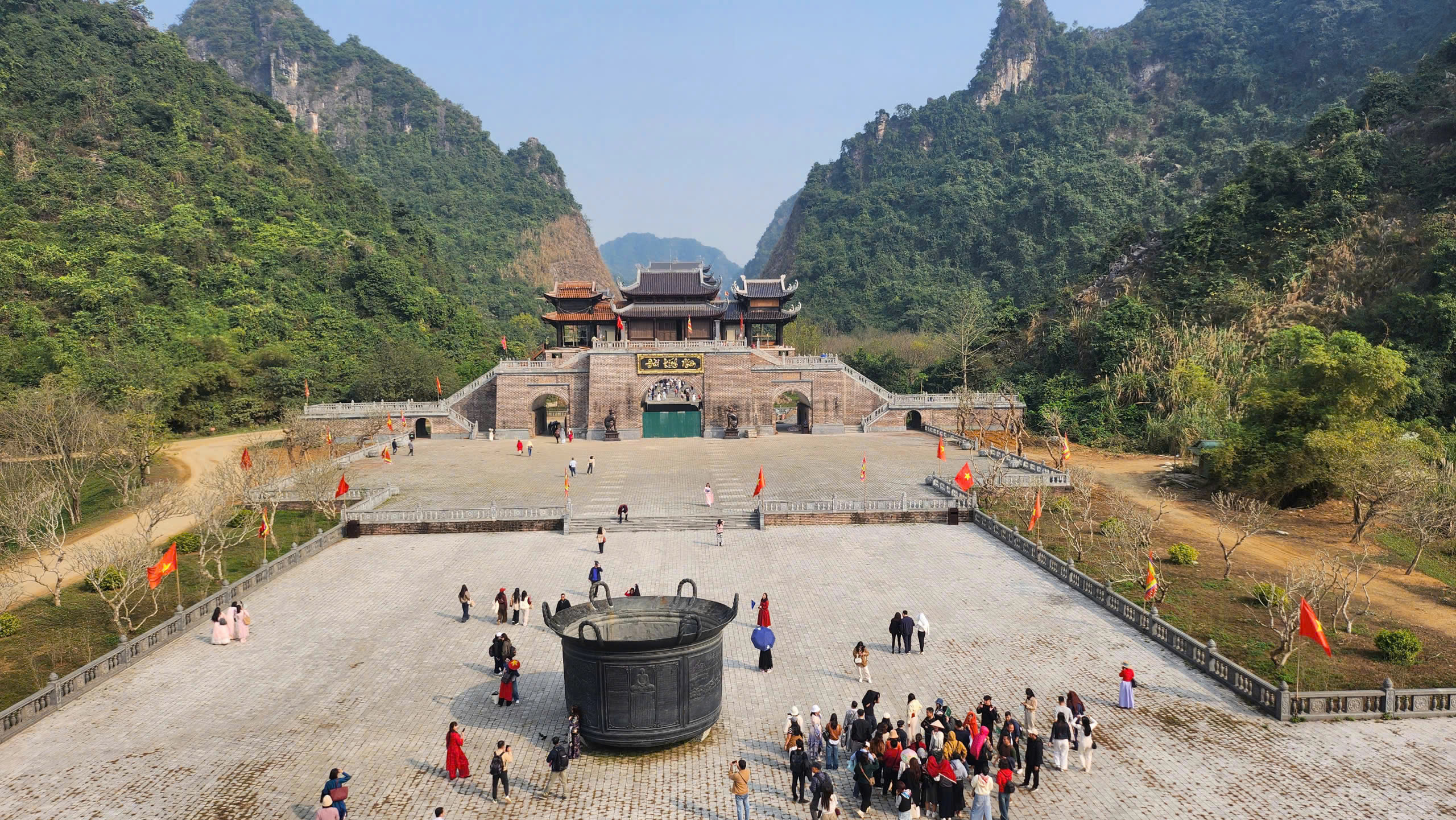 Sôi động mùa lễ hội - Ảnh 1.