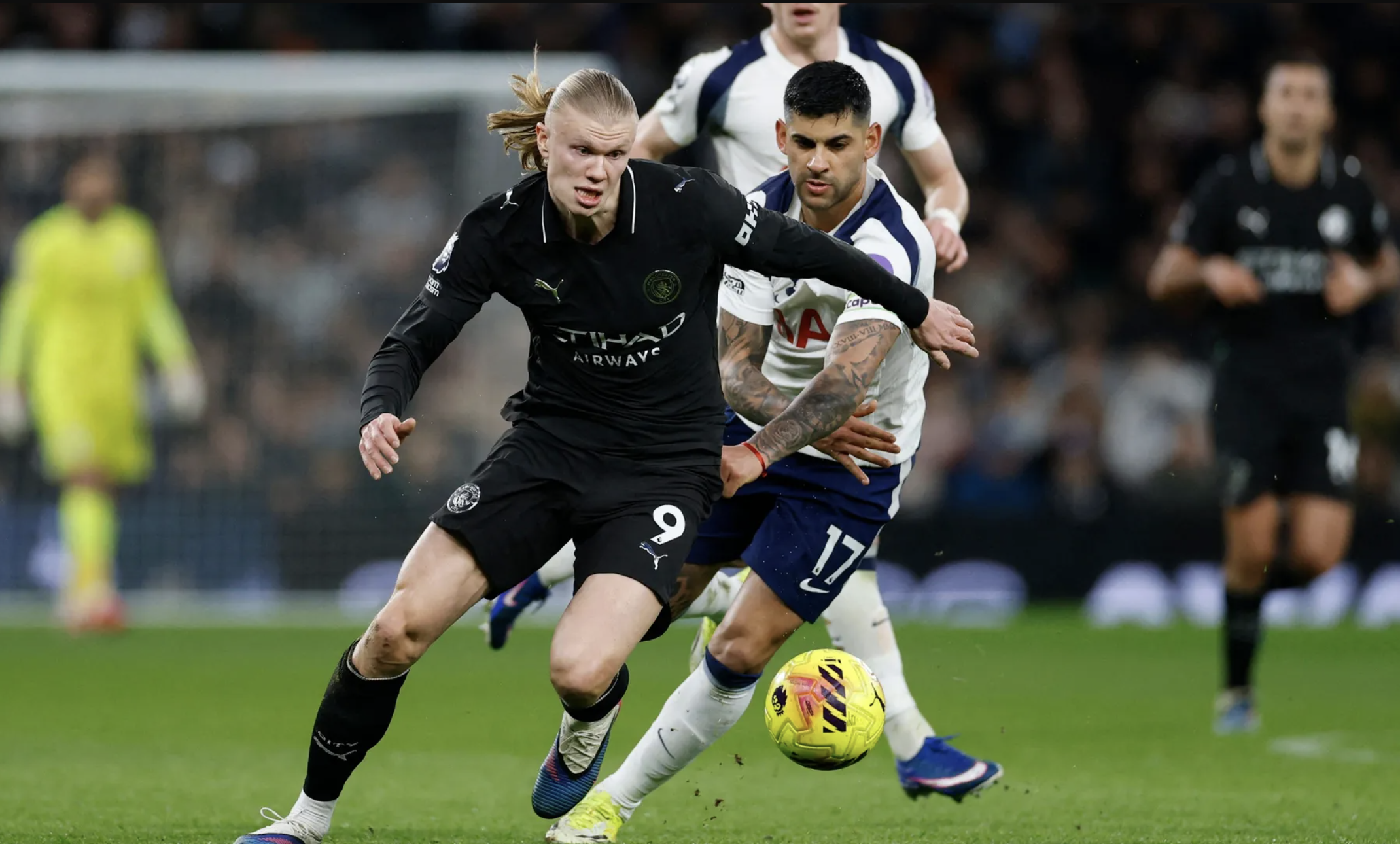 Solanke ghi siêu phẩm kiểu 