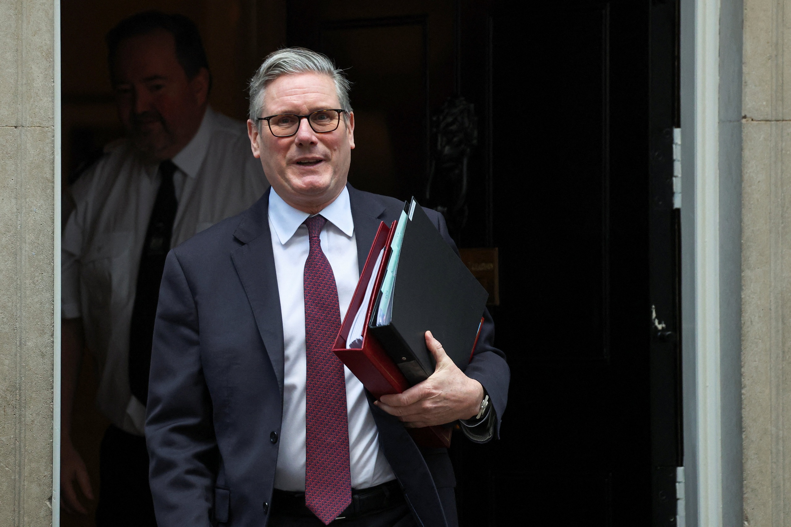 Sóng gió bủa vây Thủ tướng Anh Starmer- Ảnh 1.