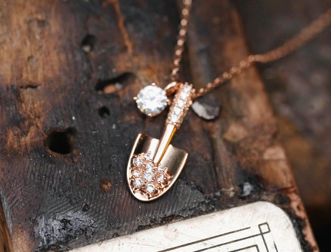 Sửa trang sức đón tết - khi cái cũ được nâng niu...- Ảnh 2. Sửa trang sức đón tết - khi cái cũ được nâng niu...- Ảnh 2.