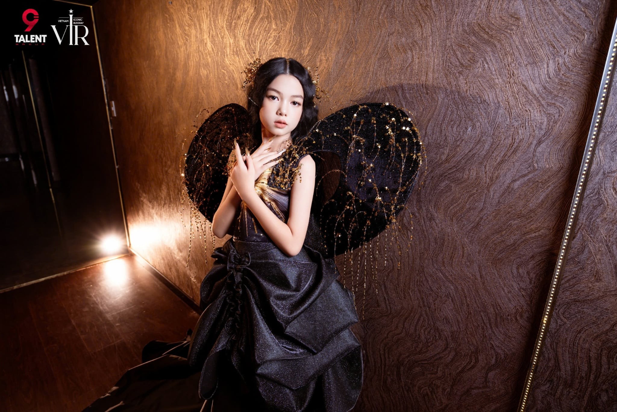 Sumi Hoàng Kim mở màn ấn tượng trong BST Golden Mirage tại Vietnam Iconic Runway Season 6 “ICON:ME” 1 5c5ba14a-1cec-4925-97ff-325231b06d03-1757222772.jpg