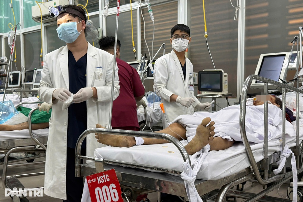 TPHCM: Cấp cứu các ca chấn thương pháo nổ trong đêm giao thừa - 1