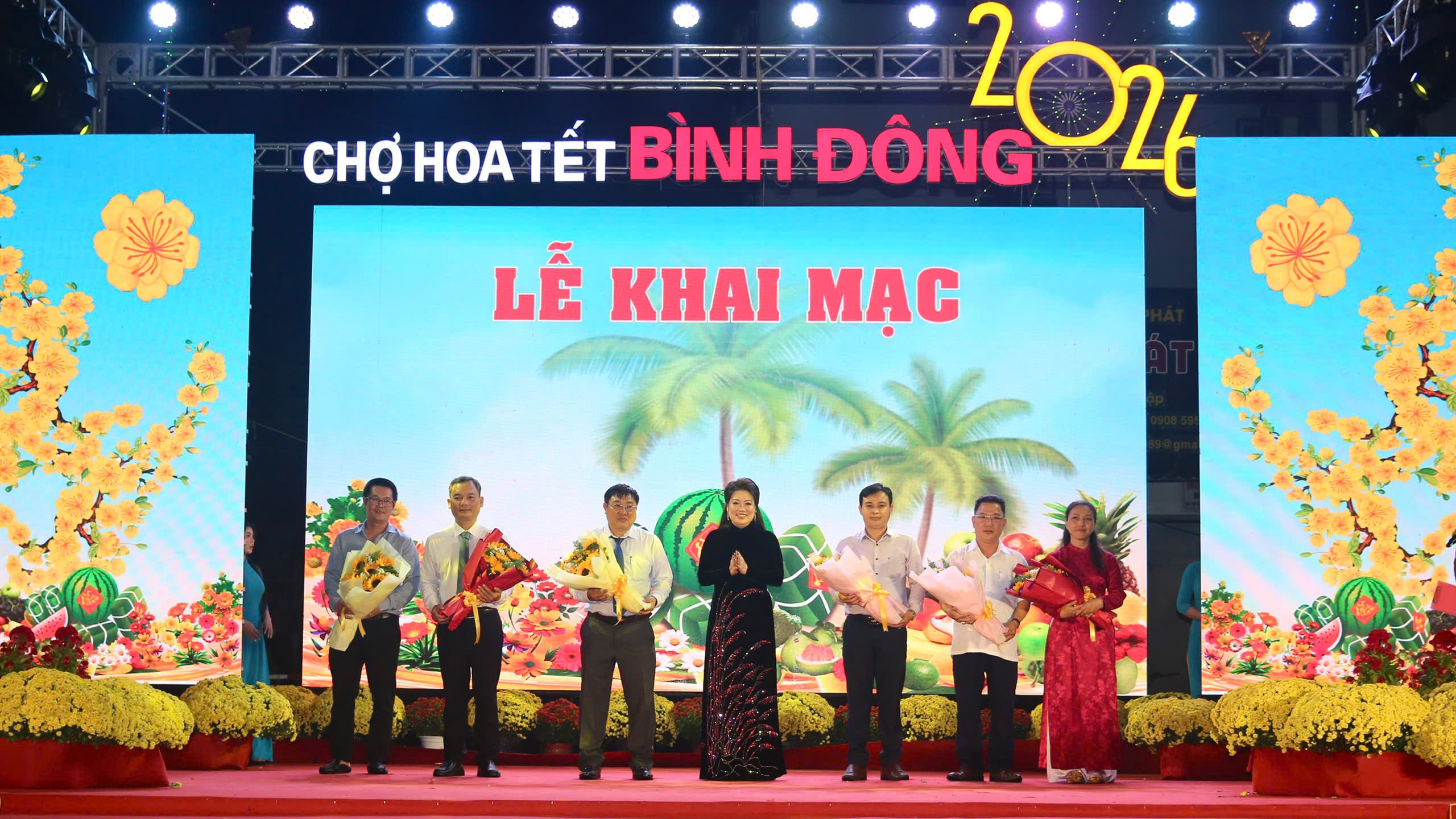 TPHCM: Khai mạc Chợ hoa Tết Bình Đông - Xuân Bính Ngọ 2026 - Ảnh 1.