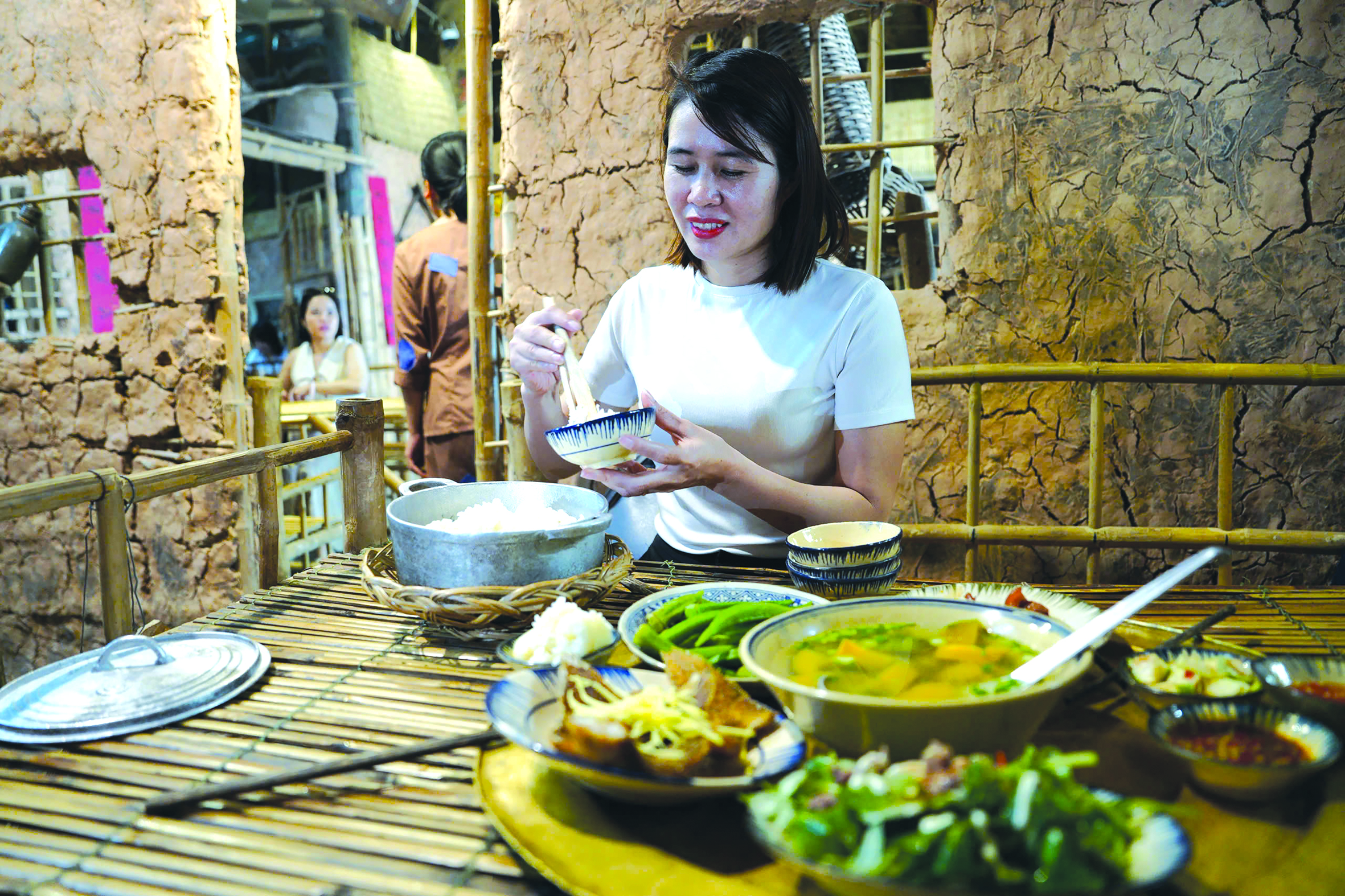 Tái hiên mâm cơm bao cấp - Ảnh 1.