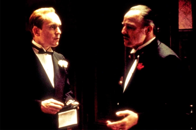 Robert Duvall (trái) và Marlon Brando trong Bố già. Ảnh: Everett Collection