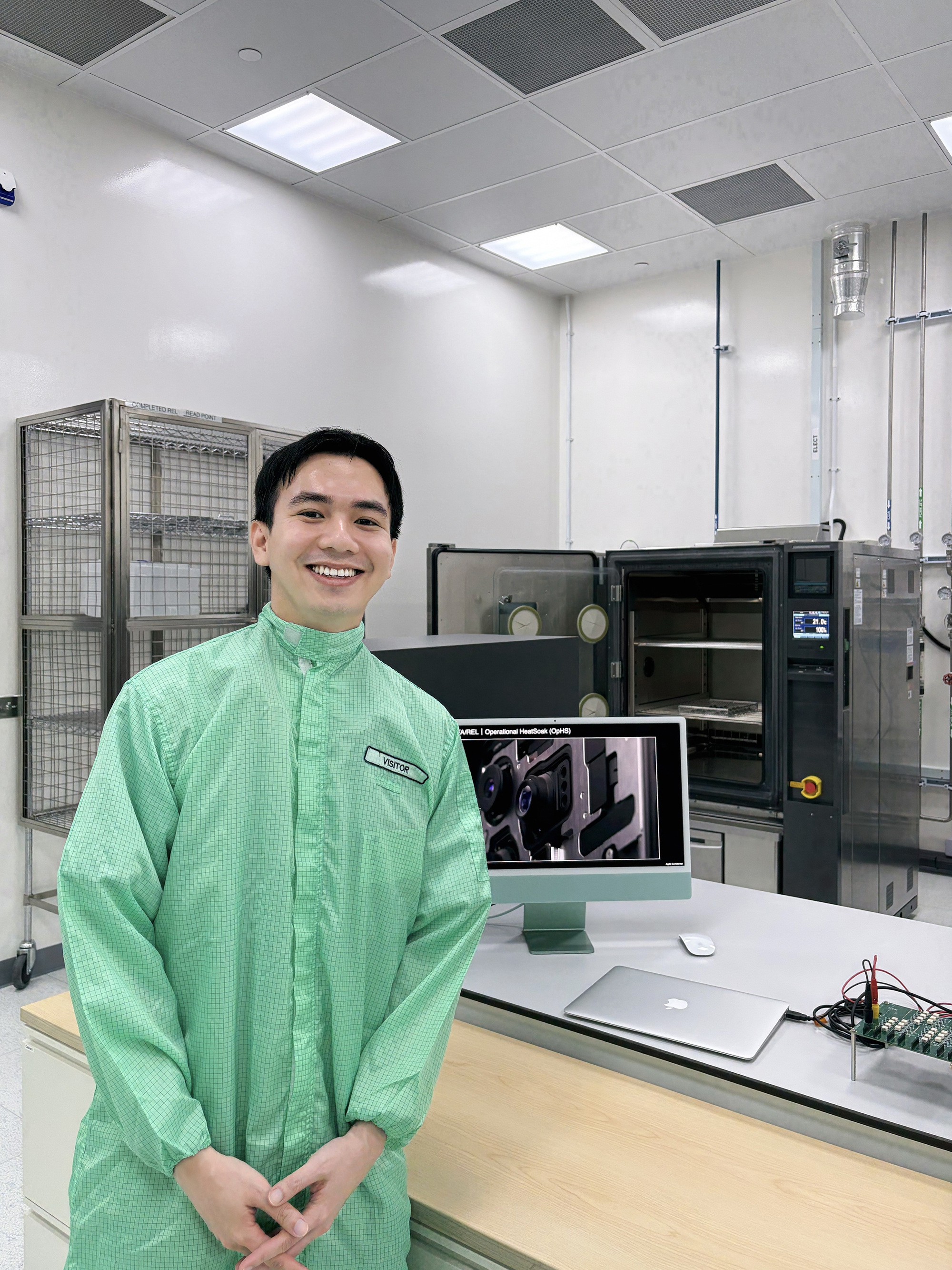 Lần đầu ghé “phòng thí nghiệm độ bền” iPhone tại Singapore: Tận mắt thấy Apple nhúng nước sôi, quăng quật sản phẩm!- Ảnh 1.