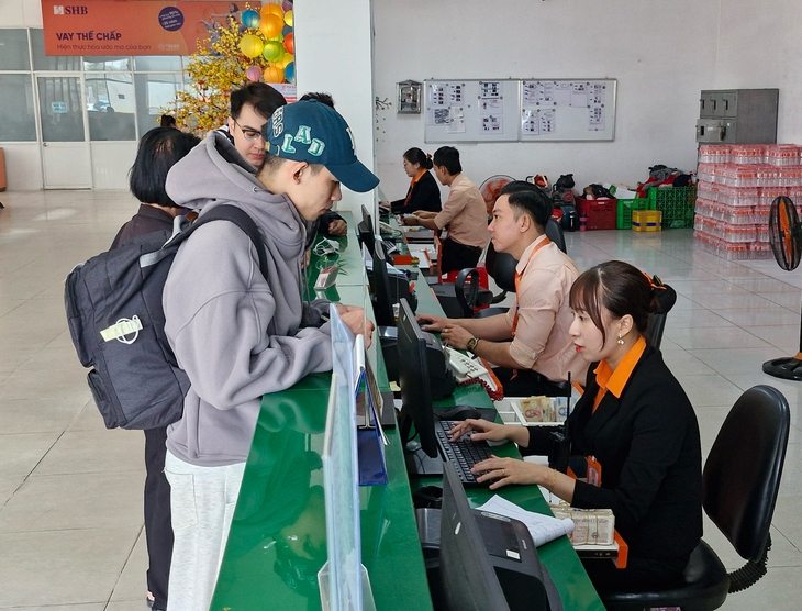 Tăng giá vé xe Tết, nhà xe phải niêm yết và bán đúng giá - Ảnh 1.