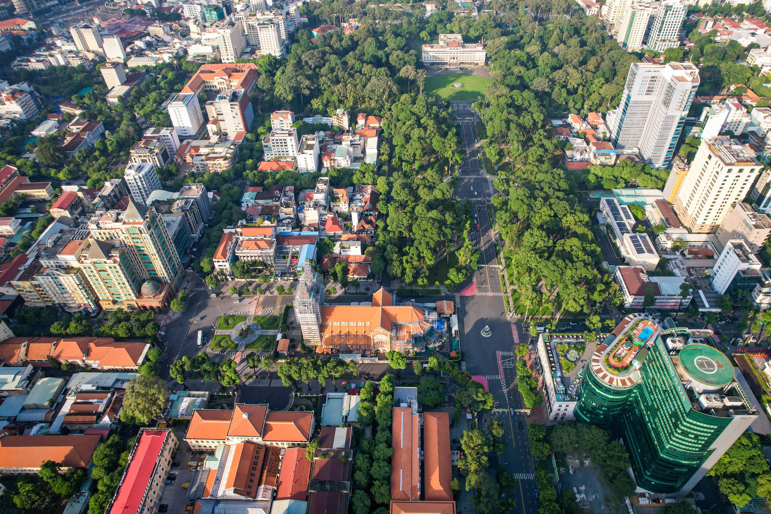Tăng trưởng kiểu cũ đã chạm trần, TP.HCM buộc phải đổi mô hình phát triển - Ảnh 2.