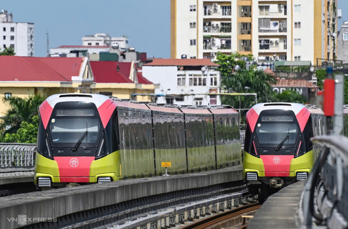 Đôi tàu tuyến đường sắt đô thị Nhổn - ga Hà Nội, đoạn trên cao (từ Depot Nhổn đến ga S8 - ĐH Giao thông Vận tải). Ảnh: Giang Huy