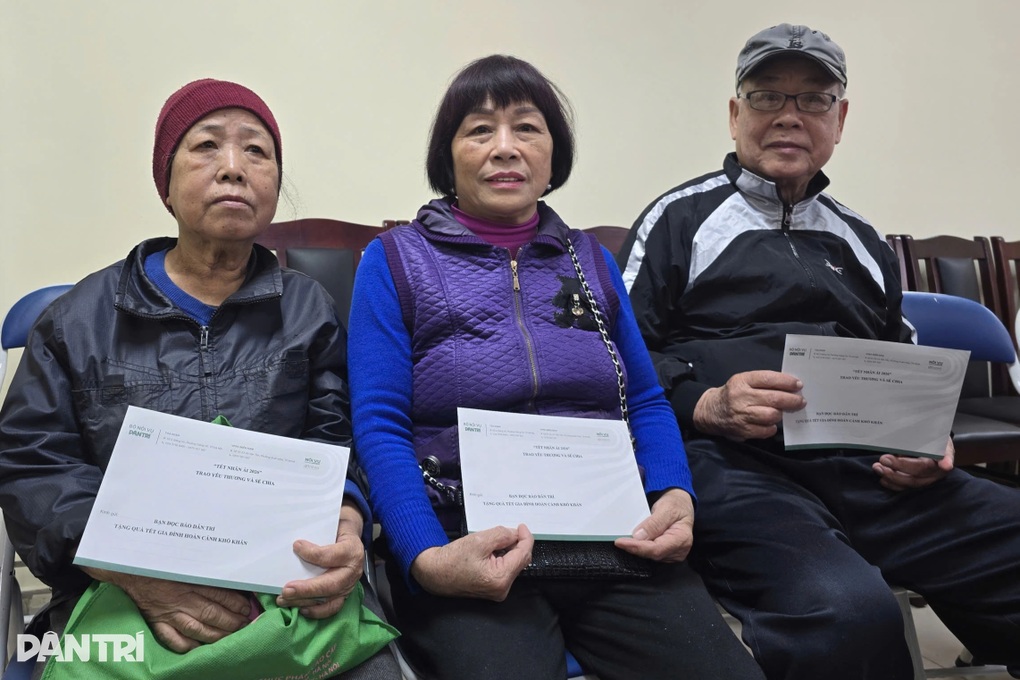 Tết Nhân ái 2026: Trao 40 suất quà tại phường Bạch Mai - 1