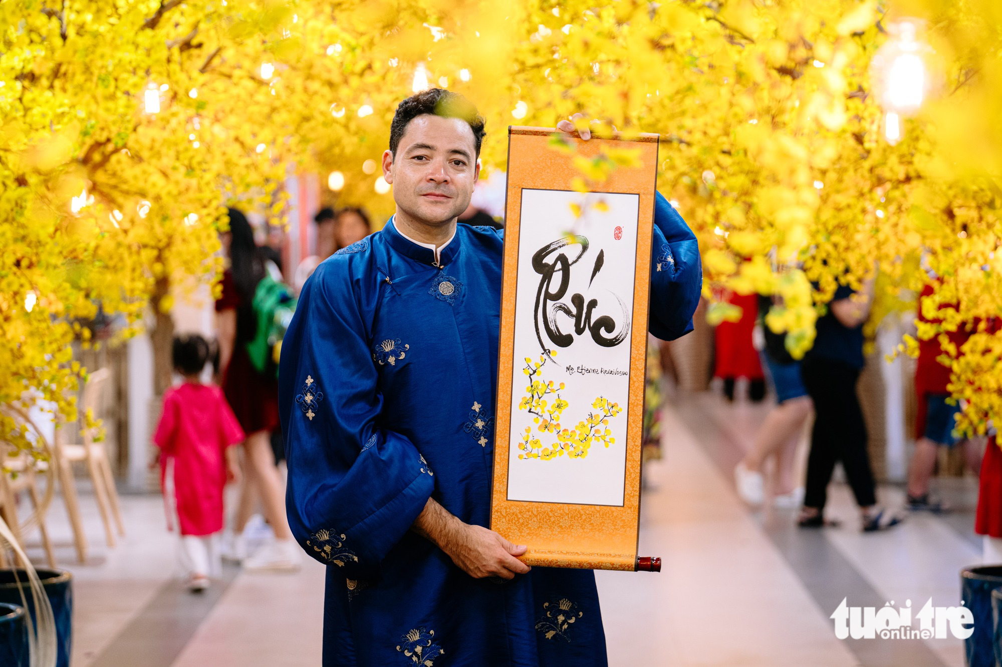 Tết Việt đầu tiên 'chạm' vào cảm xúc của Tổng lãnh sự Pháp tại TP.HCM - Ảnh 1.