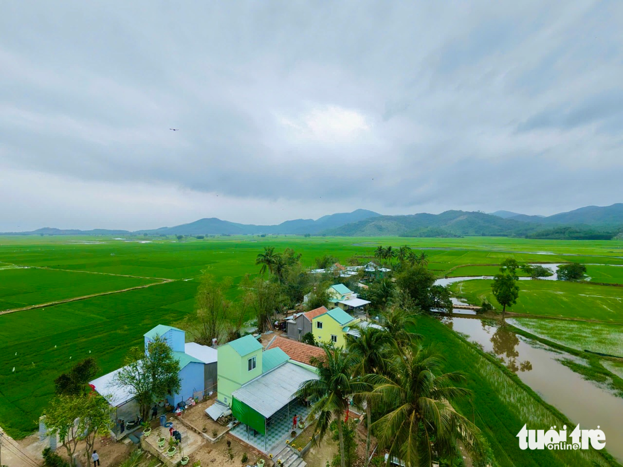 Tết ấm trong những ngôi nhà mới vùng lũ Hòa Thịnh 1 nhà mới - Ảnh 1.