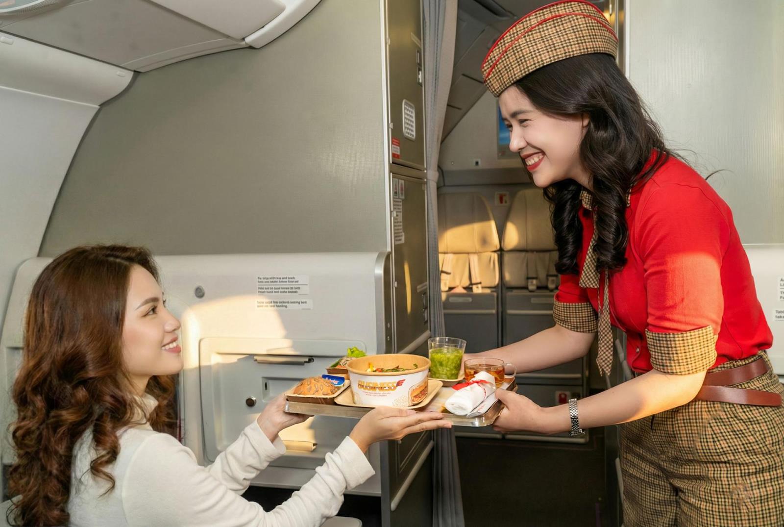 Tết bắt đầu từ khoảnh khắc cất cánh cùng menu đậm vị cổ truyền của Vietjet- Ảnh 1.