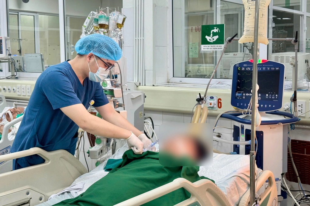 Tết cứ mở mắt ra là uống, người đàn ông nôn ra 1 lít máu - 1