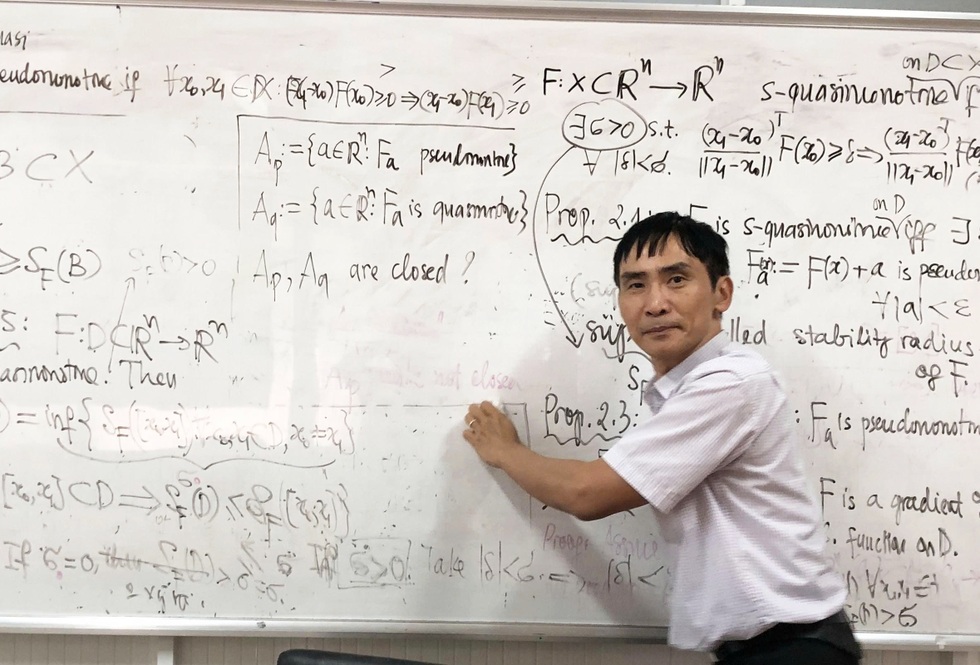 Tết kể chuyện bán vàng: Cú đặt cược cuộc đời của Giáo sư Toán duy nhất 2025 - 8