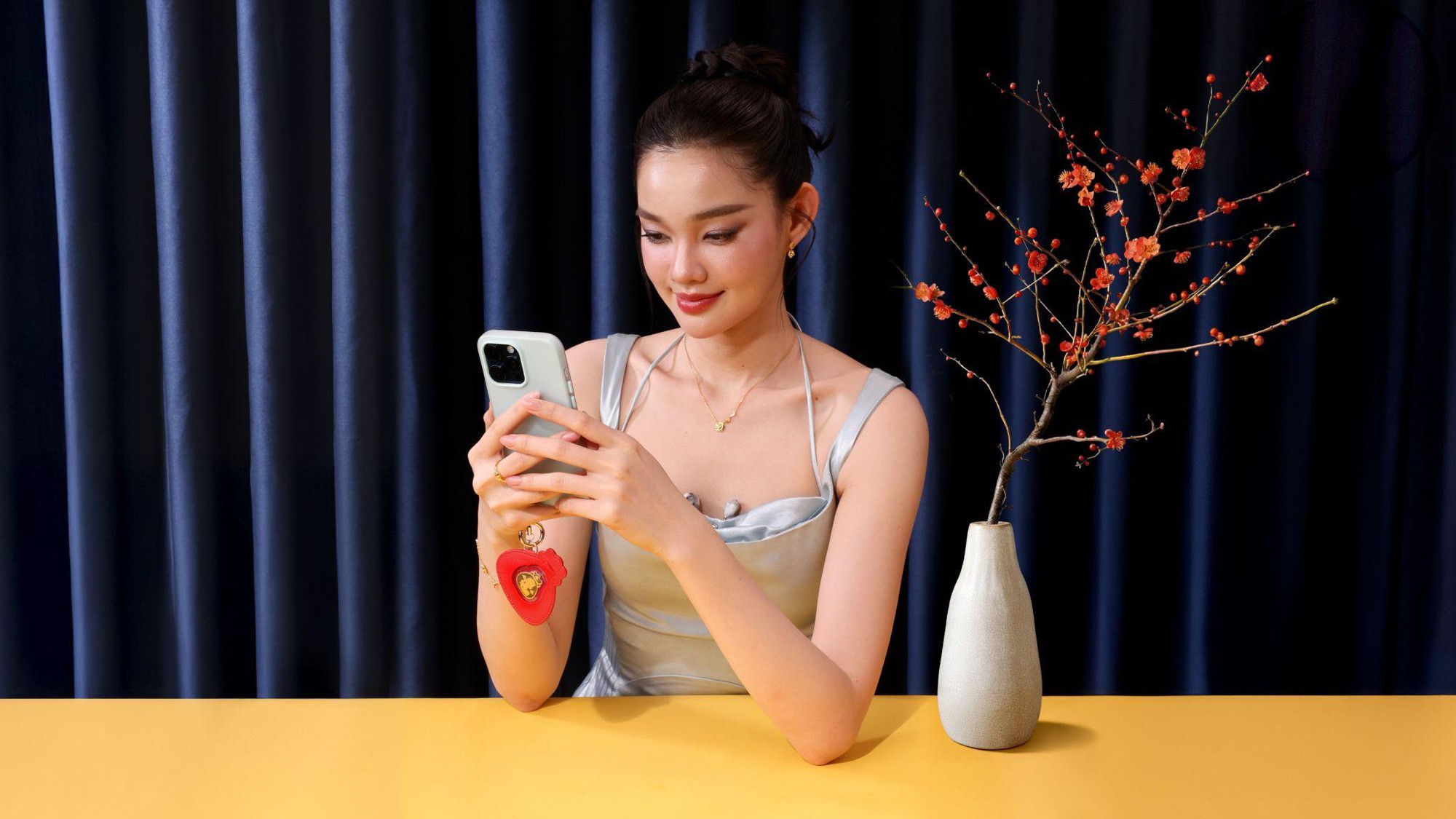 Tết không còn mua cho “đủ”, người trẻ giờ mua cho “đáng”- Ảnh 1.