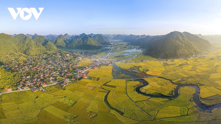 Tết ở làng du lịch cộng đồng tốt nhất thế giới Quỳnh Sơn 1 Làng du lịch cộng đồng Quỳnh Sơn thuộc xã Bắc Sơn, tỉnh Lạng Sơn nằm cách thủ đô Hà Nội khoảng 160km.