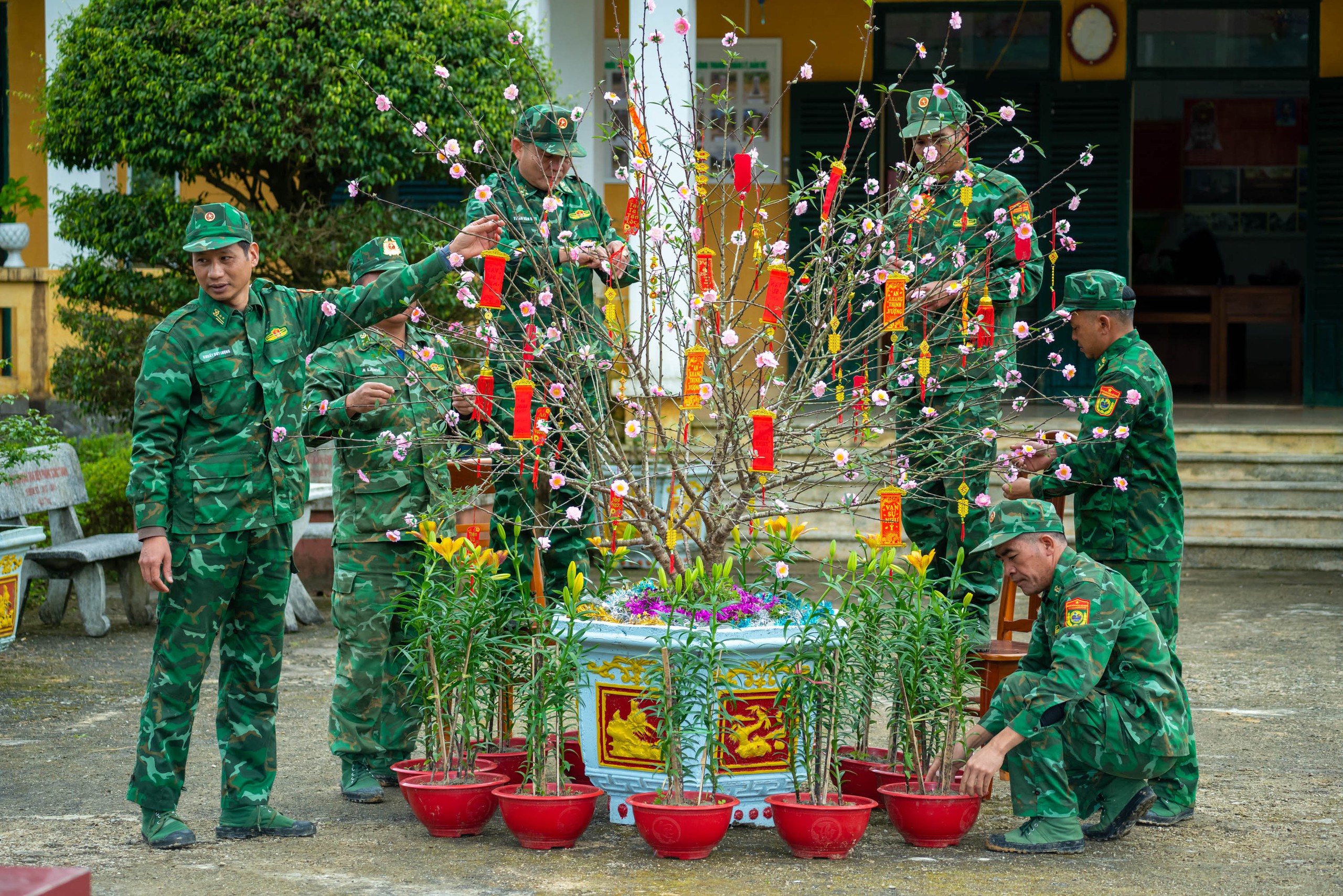 Tết ở ‘xứ mưa 9 tháng’, đồn biên giới có dân sau 21 năm- Ảnh 1.