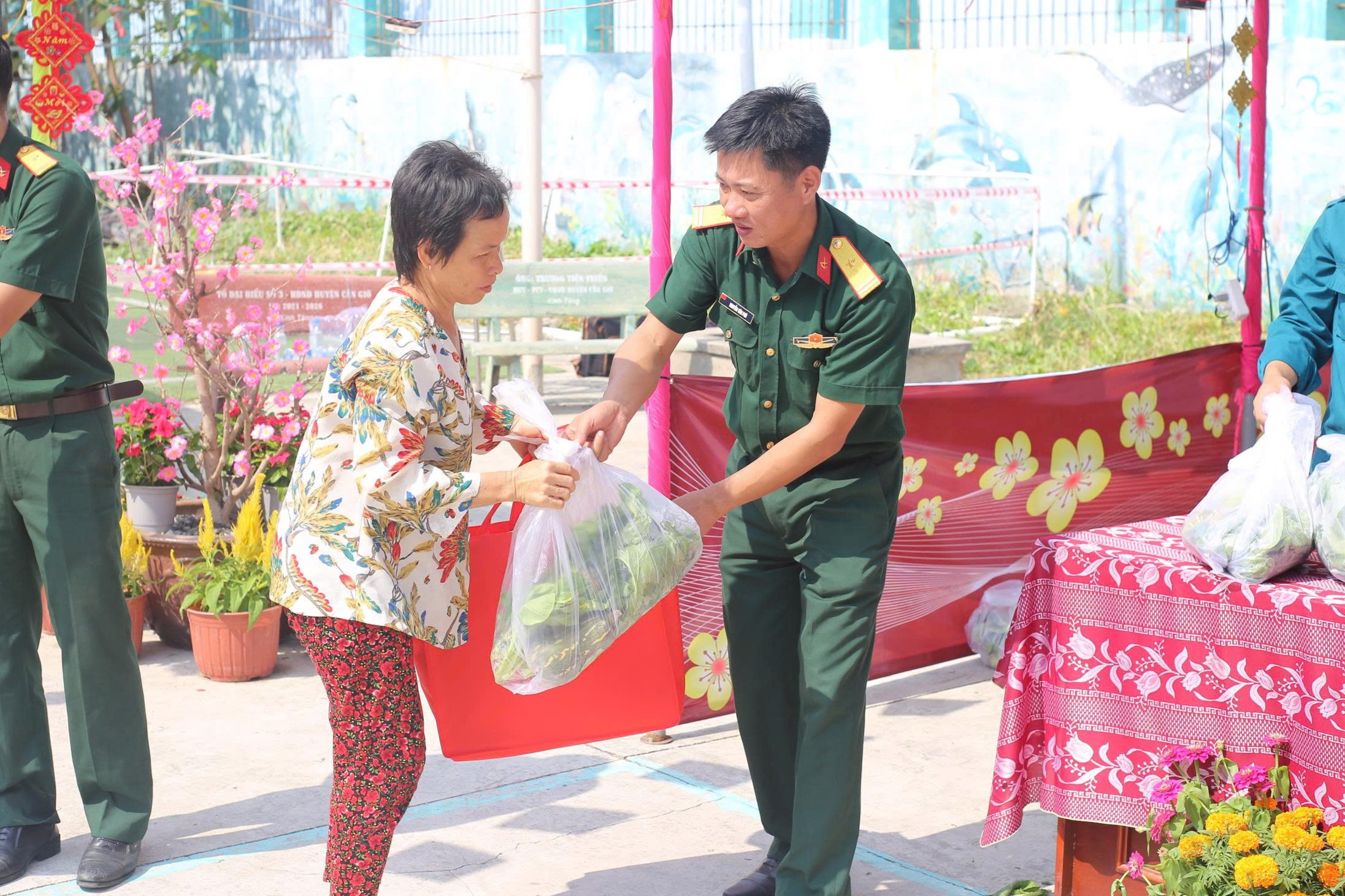 Tết về rộn ràng trên xã đảo Thạnh An và khu vực Cần Giờ - Ảnh 1.