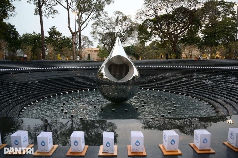 Thăm Đài tưởng niệm nạn nhân Covid-19: Cúi mình để sống tiếp tử tế - 1