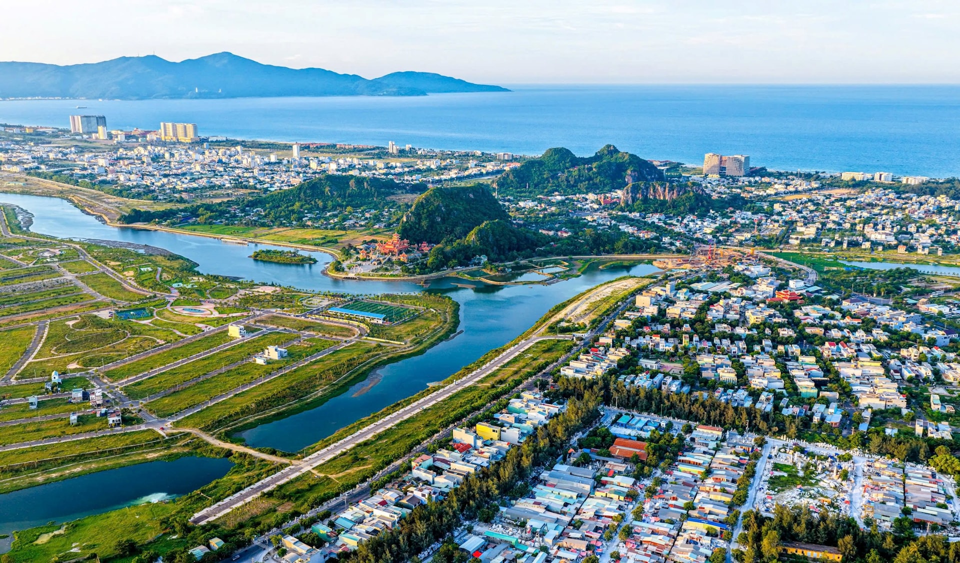 Thành phố sở hữu đường biển dài nhất Việt Nam sắp có 2 khu đô thị trị giá gần tỷ USD, một “đại gia” BĐS quen mặt đã nhanh chân đề xuất- Ảnh 1.