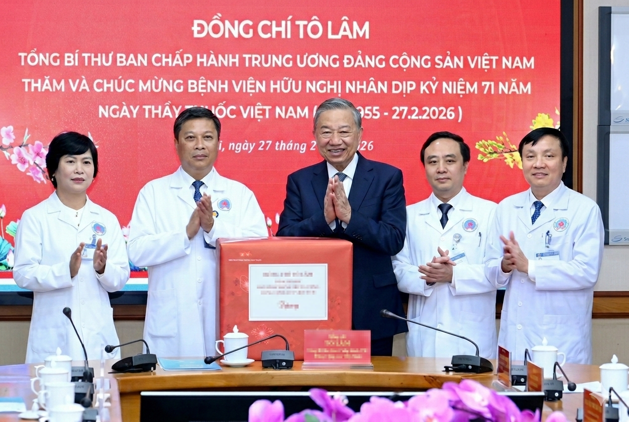 Thầy thuốc phải là điểm tựa của người bệnh - Ảnh 1. Thầy thuốc phải là điểm tựa của người bệnh - Ảnh 1.