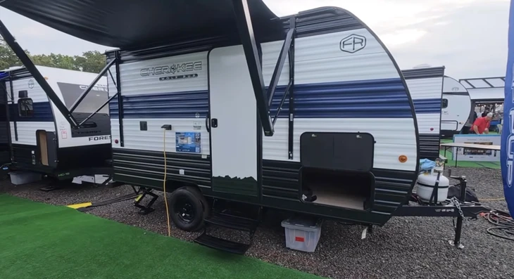 Thay vì bỏ tiền tỉ mua nhà đất, chỉ cần gần 340 triệu là có nhà di động đủ cho 4 người sống - Ảnh 1.