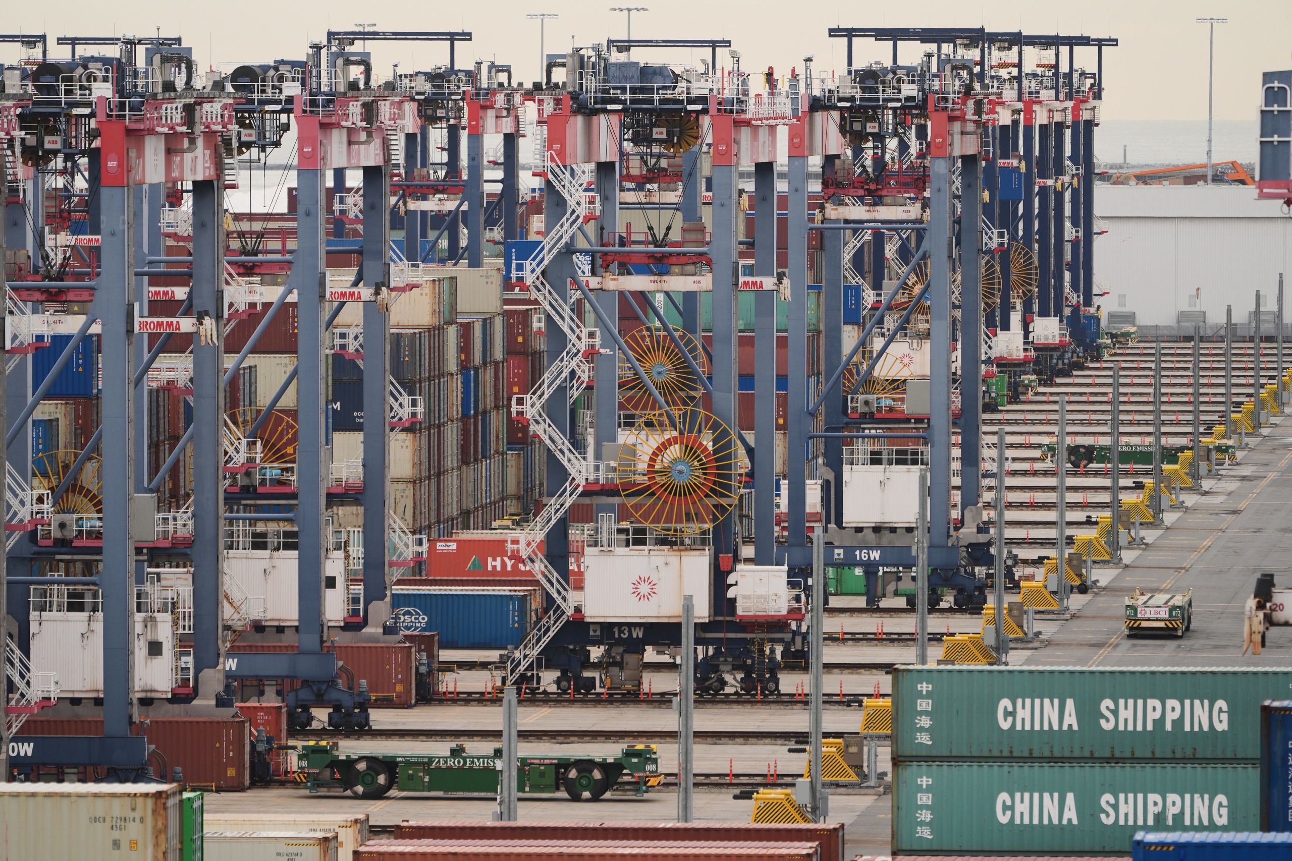 Thế giới đánh giá thuế quan mới của Mỹ - Ảnh 1.