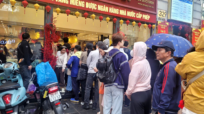 Thị trường vàng, bạc tiếp tục nóng - Ảnh 1.