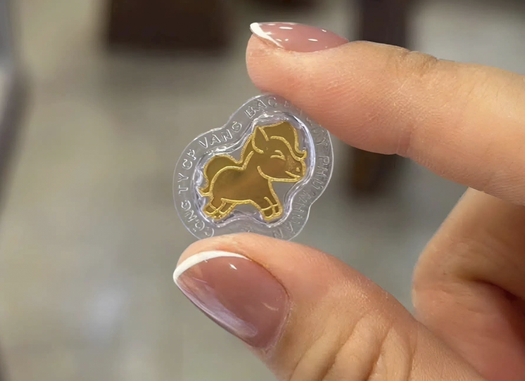 Thị trường vàng mùng 6 Tết: Giá tiếp tục tăng, vàng mini xuất hiện - 1