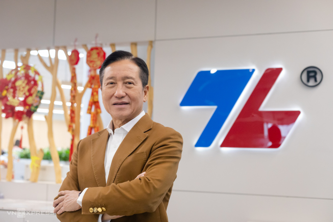 Ông Cô Gia Thọ, Chủ tịch Hội đồng quản trị Tập đoàn Thiên Long trả lời phỏng vấn VnExpress tại văn phòng, tháng 3/2025. Ảnh: Thành Nguyễn