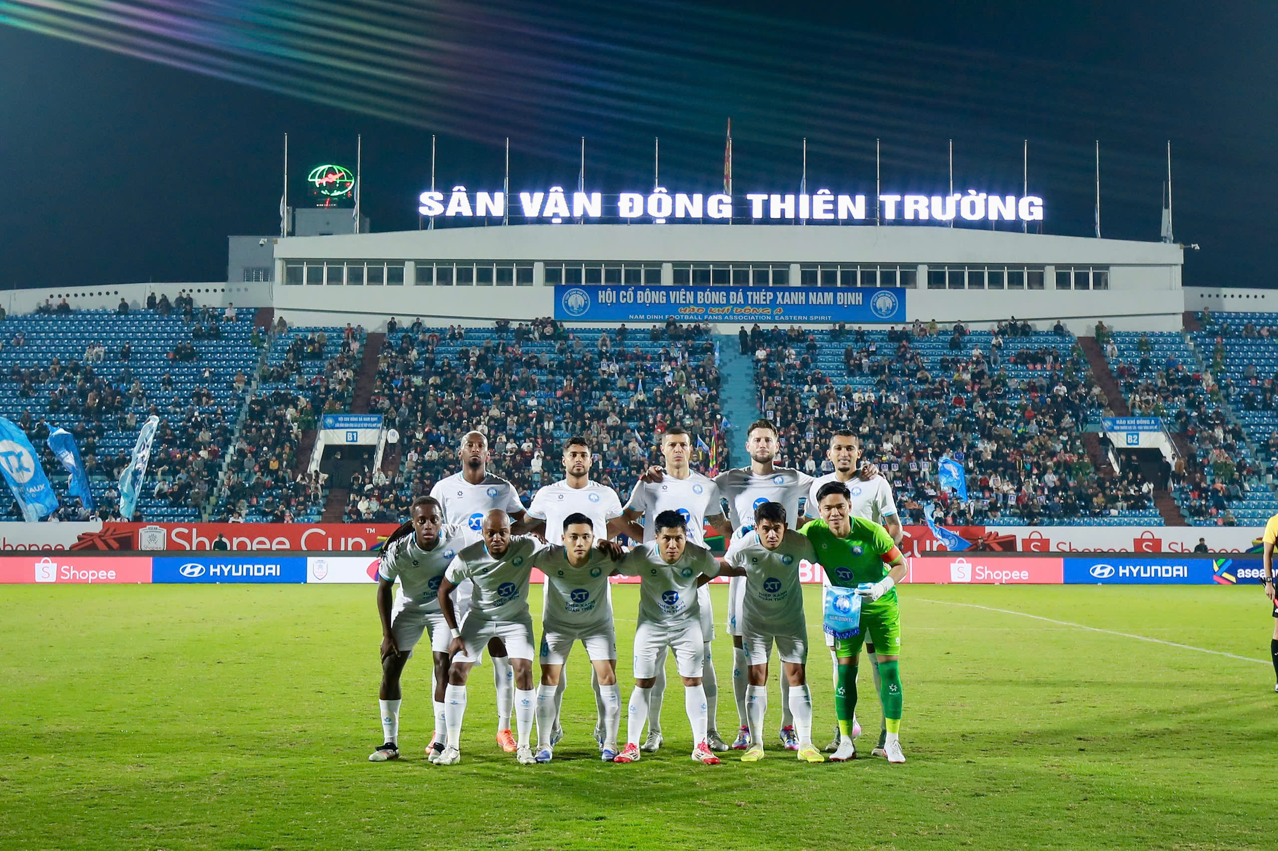 Thiếu Xuân Son, Nam Định hòa đối thủ Malaysia ‘liều lĩnh’ dùng sao nhập tịch lậu: Vẫn vững ngôi đầu!- Ảnh 1.