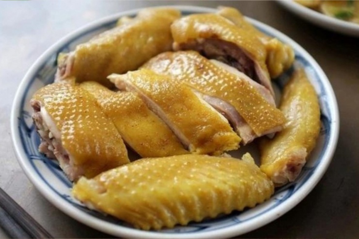 Ăn thịt gà sai cách có thể gây hại cho sức khỏe. (Ảnh minh họa: Tuổi Trẻ)