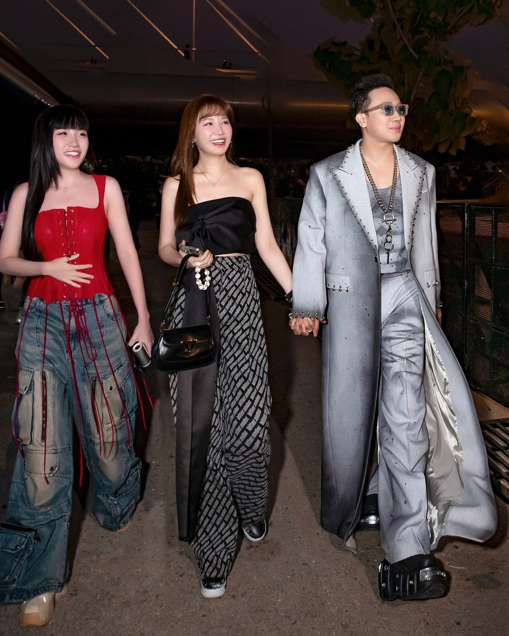 Thỏ ơi đạt 300 tỷ đồng, Trấn Thành bất ngờ kêu gọi ủng hộ phim khác - 2