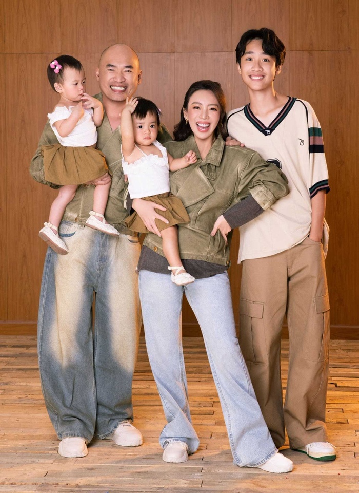 Thu Trang - Tiến Luật công khai cặp song sinh dịp năm mới?