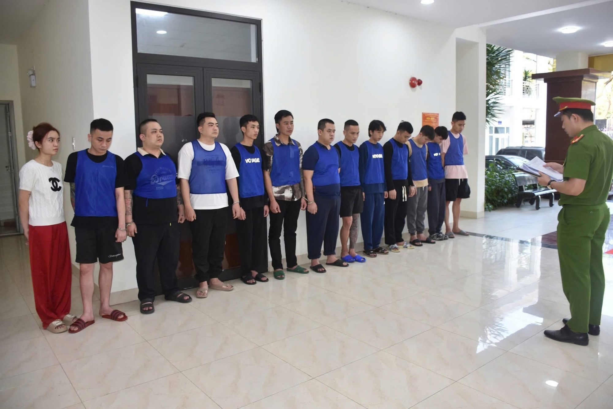 Bắt nhóm lừa đảo từ Campuchia về Việt Nam đón tết: Thủ đoạn 'rửa tiền' ra sao?- Ảnh 1.